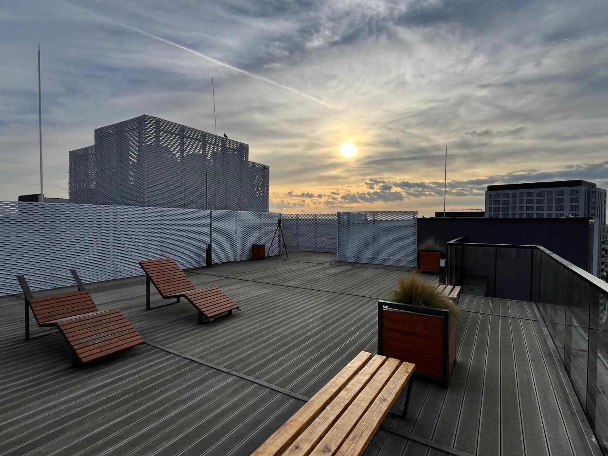 Family House By The River Odra -Panoramic Terrace - 3Room Apartment With 2 Separate Bedrooms And 2 Balconies By Wroapart-Pl- Perfect For Family & Business Stays Breslavia Esterno foto