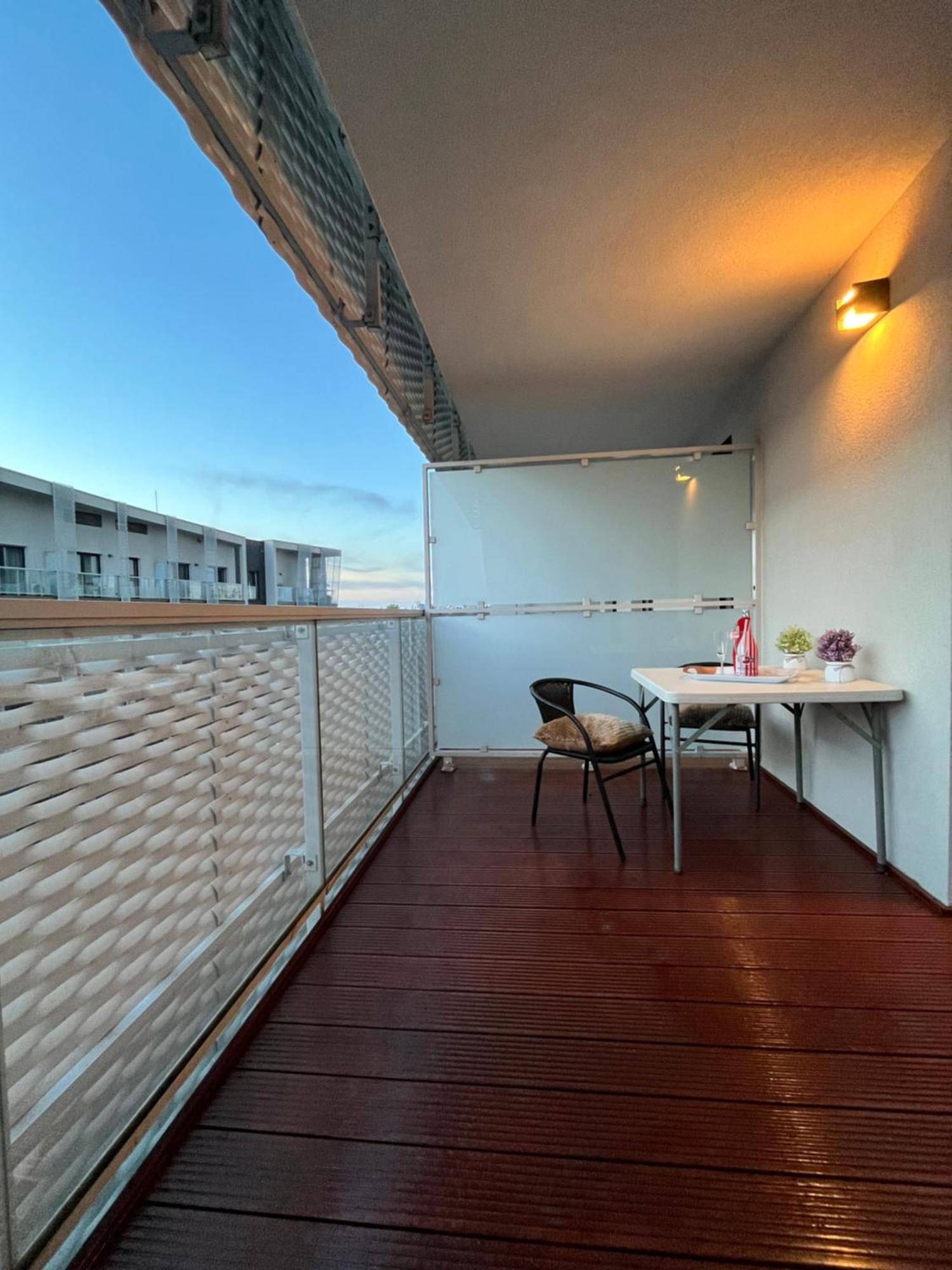 Family House By The River Odra -Panoramic Terrace - 3Room Apartment With 2 Separate Bedrooms And 2 Balconies By Wroapart-Pl- Perfect For Family & Business Stays Breslavia Esterno foto
