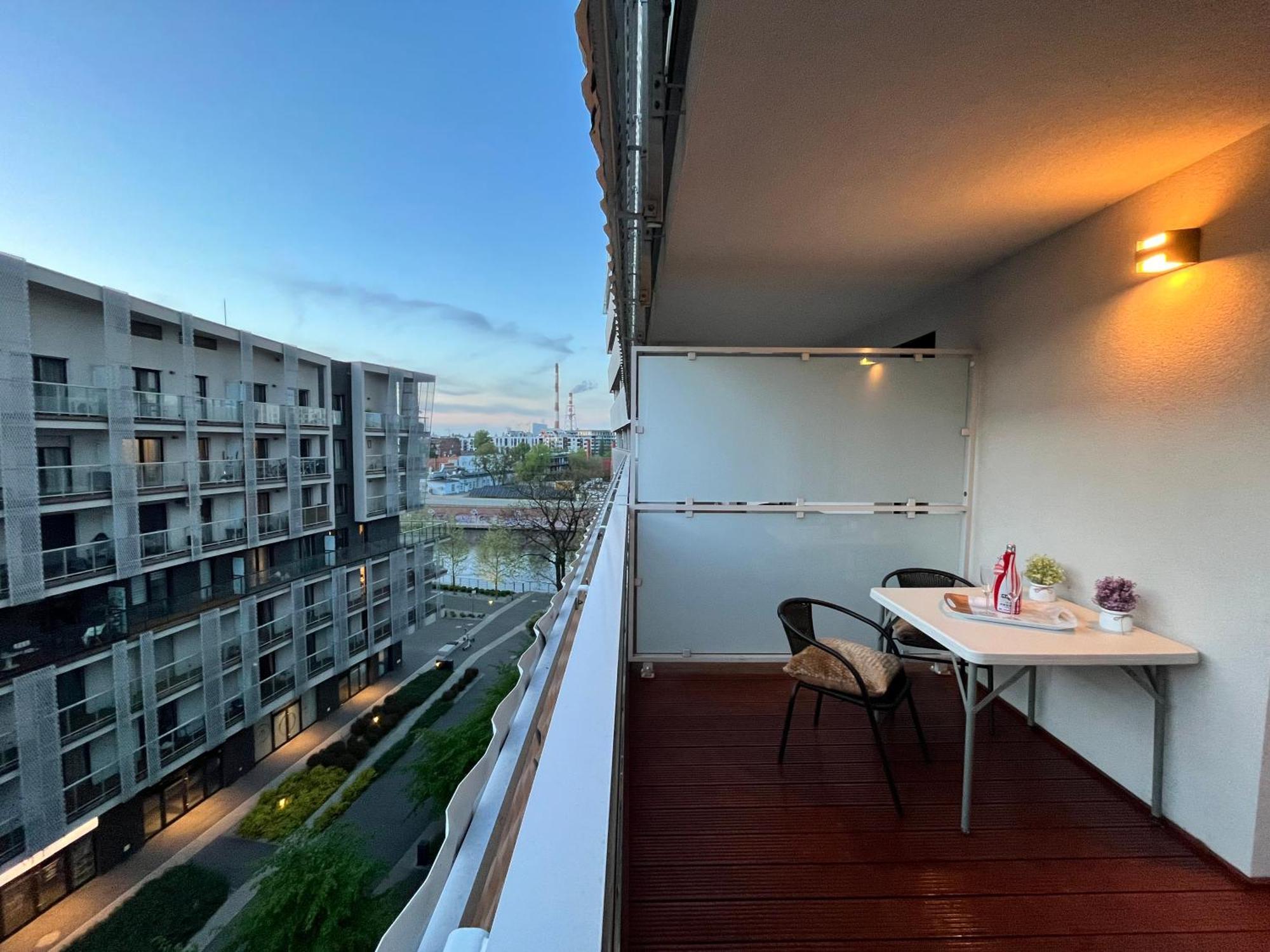 Family House By The River Odra -Panoramic Terrace - 3Room Apartment With 2 Separate Bedrooms And 2 Balconies By Wroapart-Pl- Perfect For Family & Business Stays Breslavia Esterno foto
