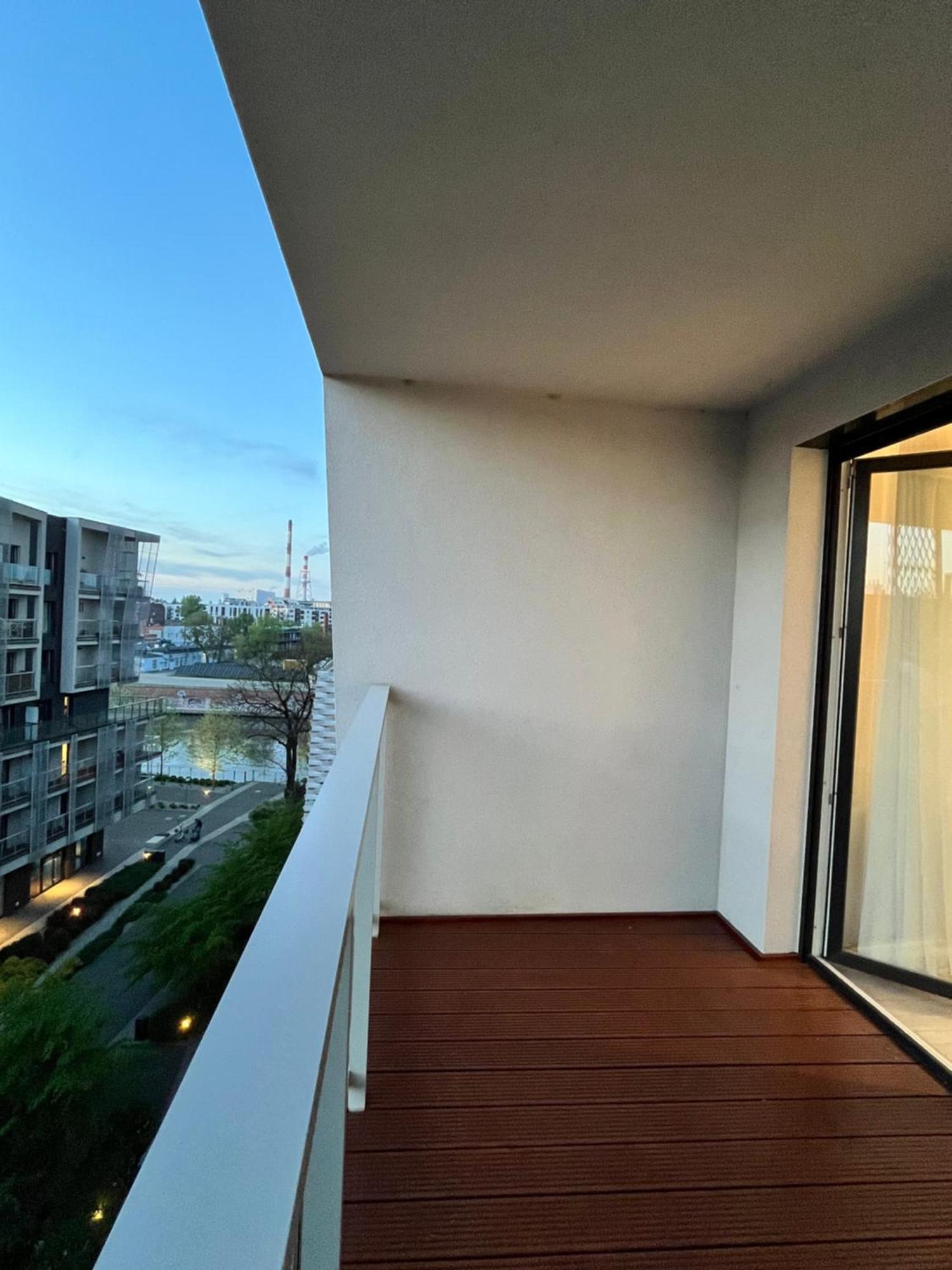 Family House By The River Odra -Panoramic Terrace - 3Room Apartment With 2 Separate Bedrooms And 2 Balconies By Wroapart-Pl- Perfect For Family & Business Stays Breslavia Esterno foto